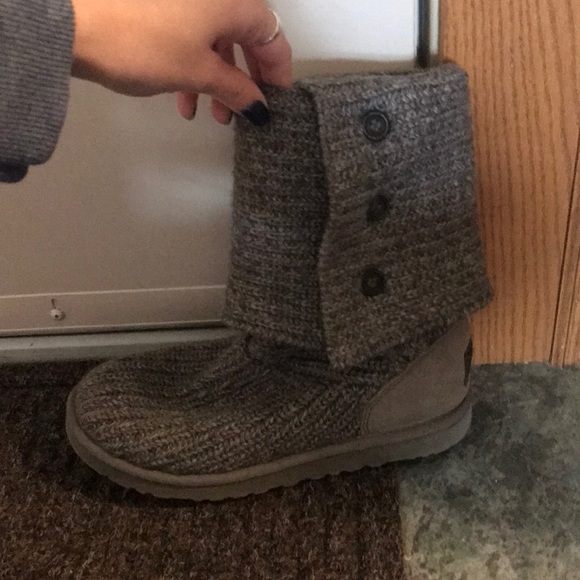 Like new UGG boots - Picture 3 of 4